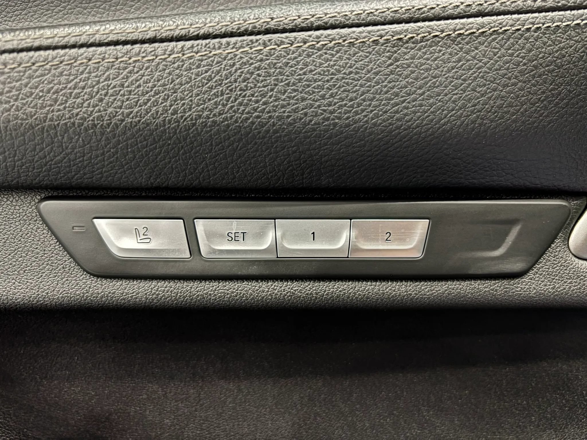 Used 2017 BMW 740e xDrive AWD/4WD image 47