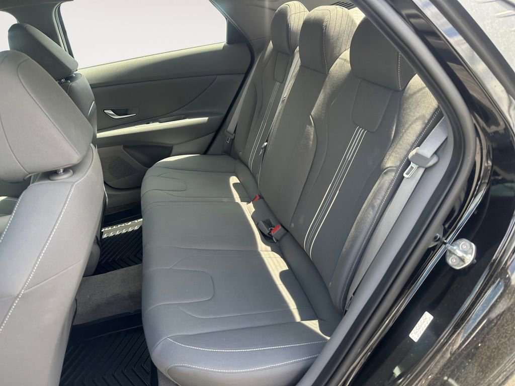 Used 2023 Hyundai Elantra SEL w/ Convenience Package FWD image 5