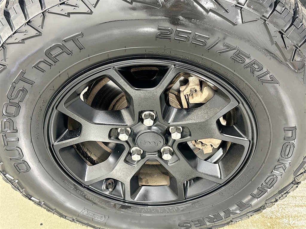 Used 2021 Jeep Wrangler Sport image 27