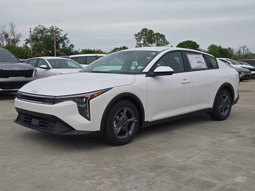 New 2025 Kia K4 LXS image 4