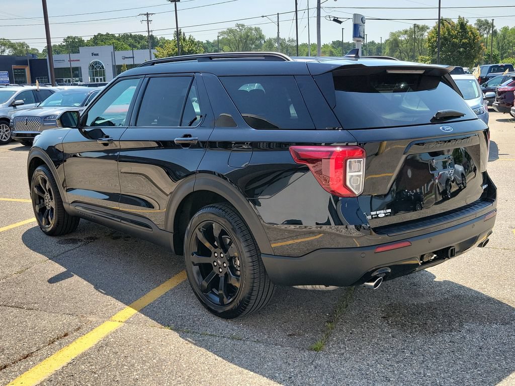 Used 2024 Ford Explorer ST-Line w/ Class IV Trailer Tow Package AWD/4WD image 3
