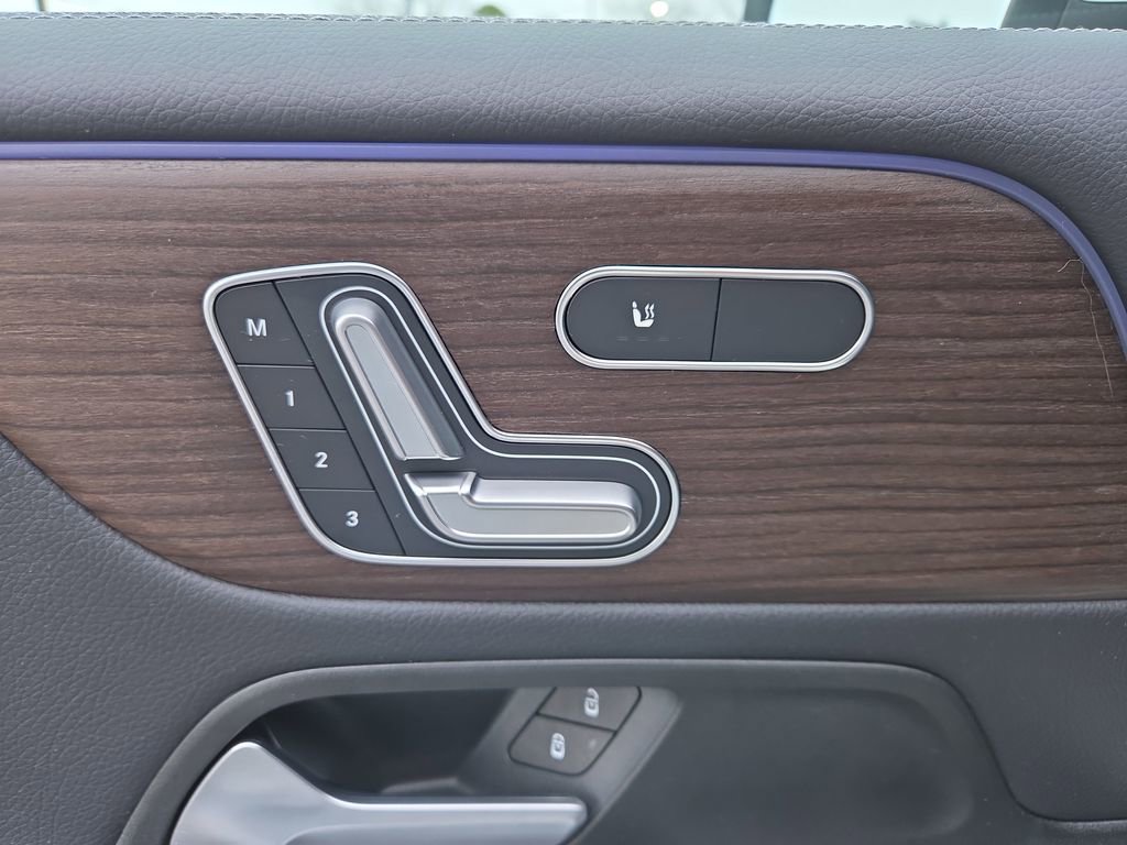 Used 2026 Mercedes-Benz GLB 250 GLB 250 image 11