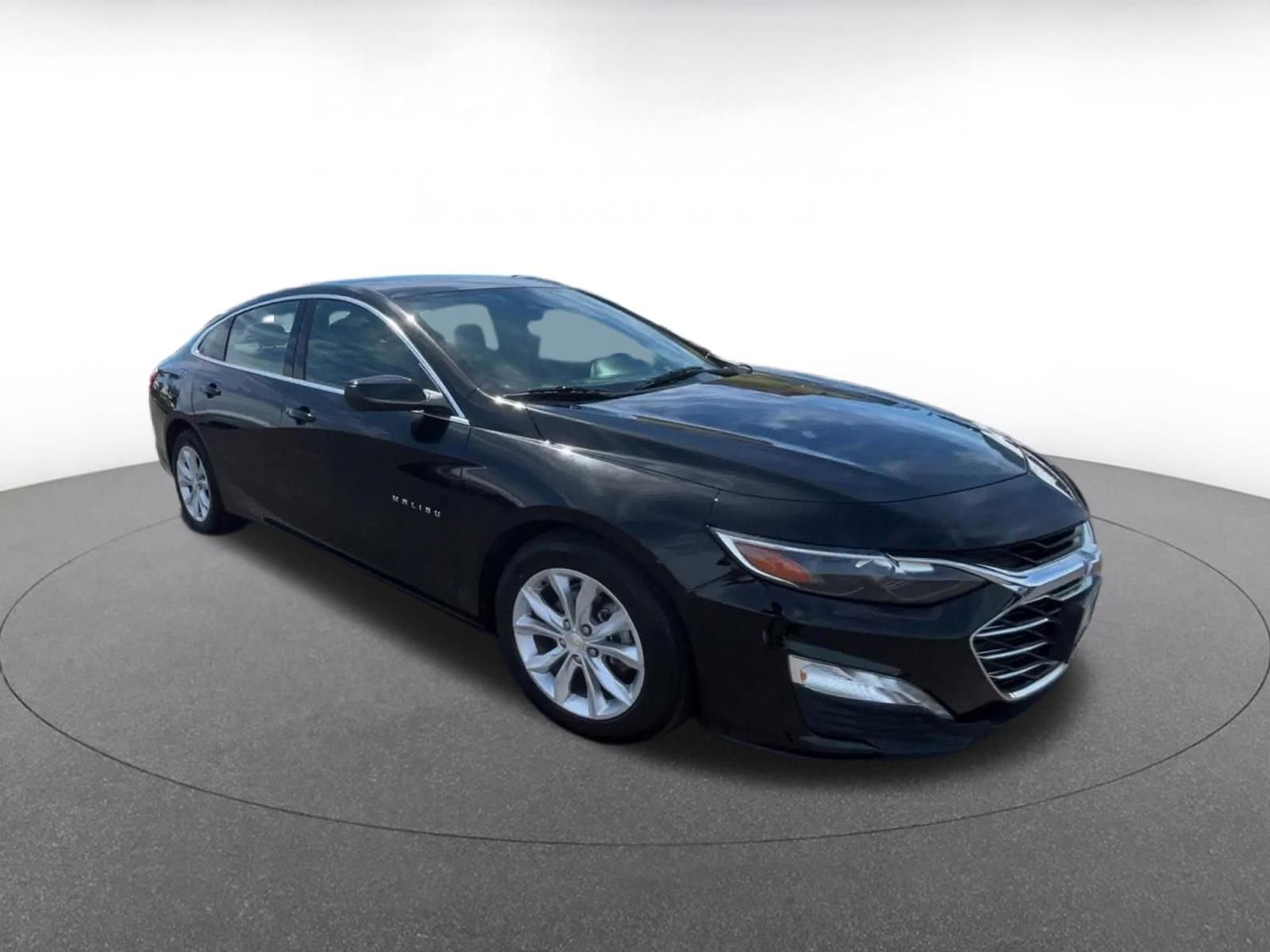 Used 2024 Chevrolet Malibu LT image 1