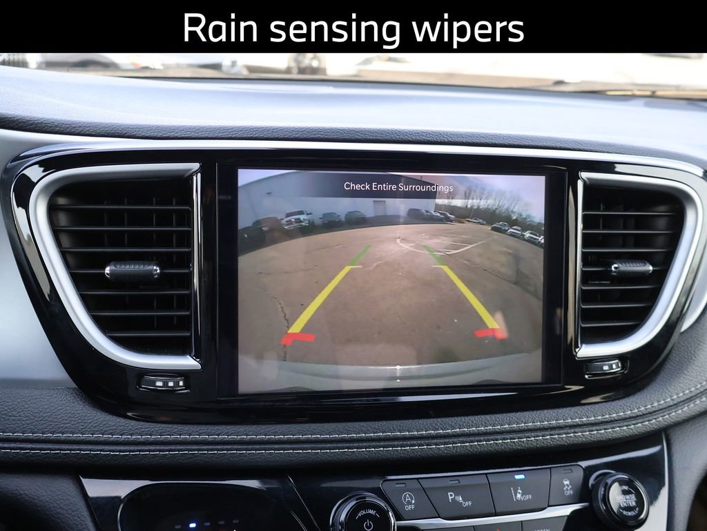 Used 2025 Chrysler Pacifica Limited image 27