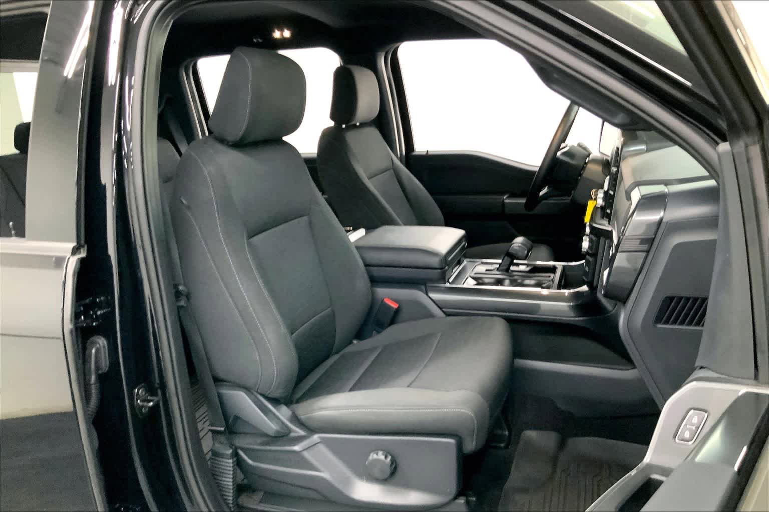 Used 2023 Ford F150 XLT w/ XLT Black Appearance Package AWD/4WD image 9