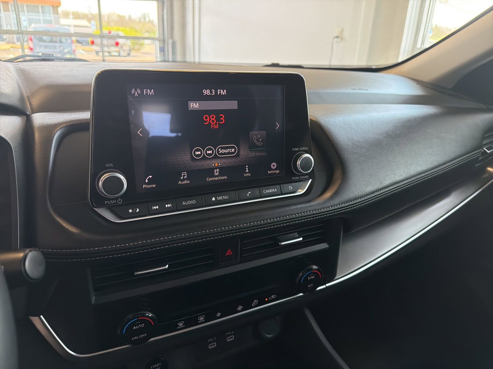 Used 2025 Nissan Rogue SV FWD image 25