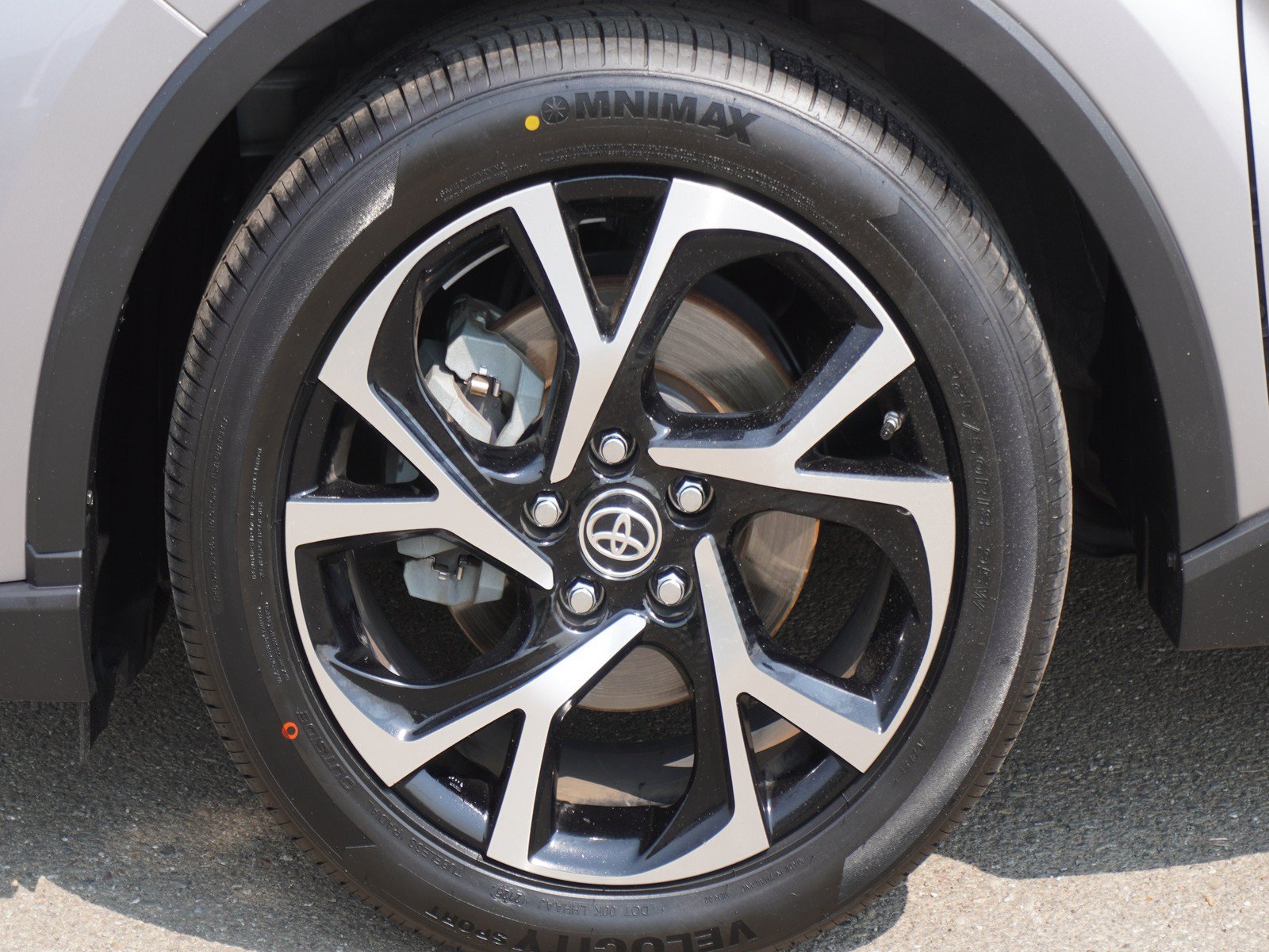 Used 2020 Toyota C-HR XLE FWD image 7