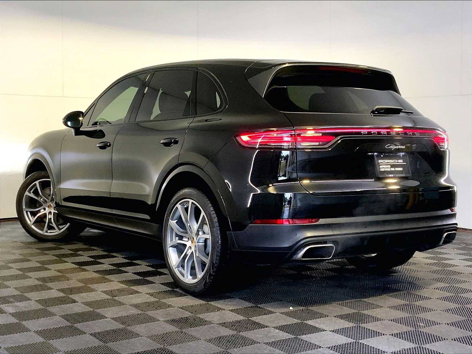 Certified 2023 Porsche Cayenne AWD/4WD image 3