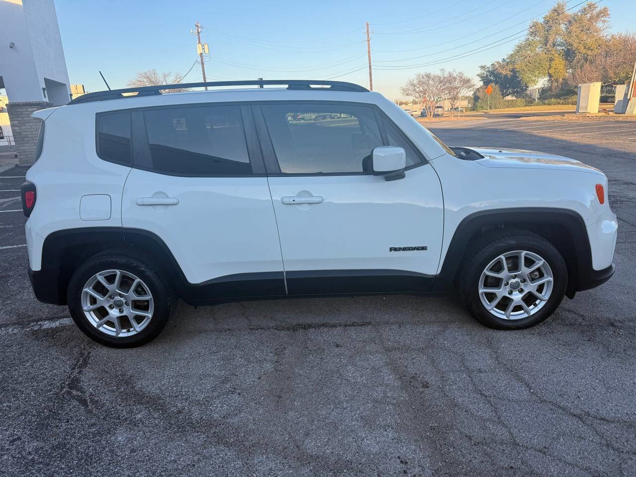 Used 2020 Jeep Renegade Latitude FWD image 5