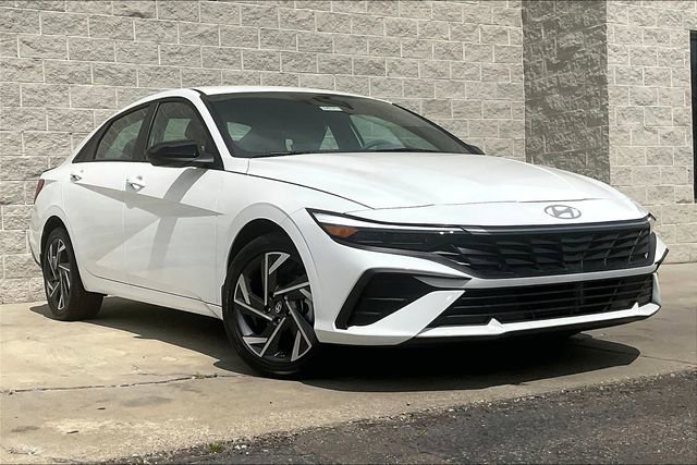 New 2025 Hyundai Elantra SEL image 1