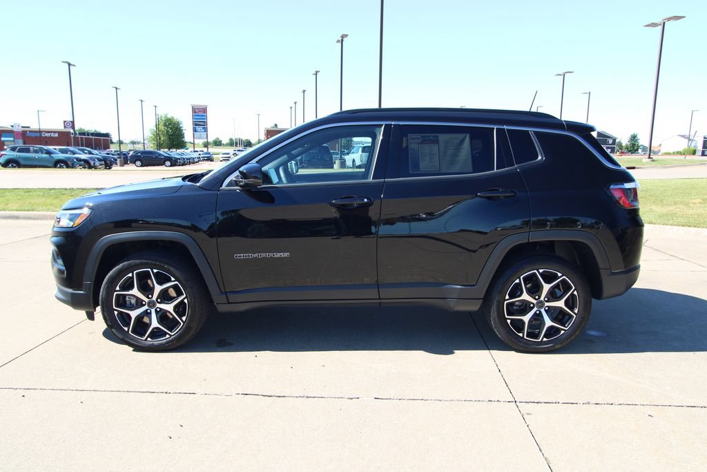 Used 2025 Jeep Compass Limited AWD/4WD image 17