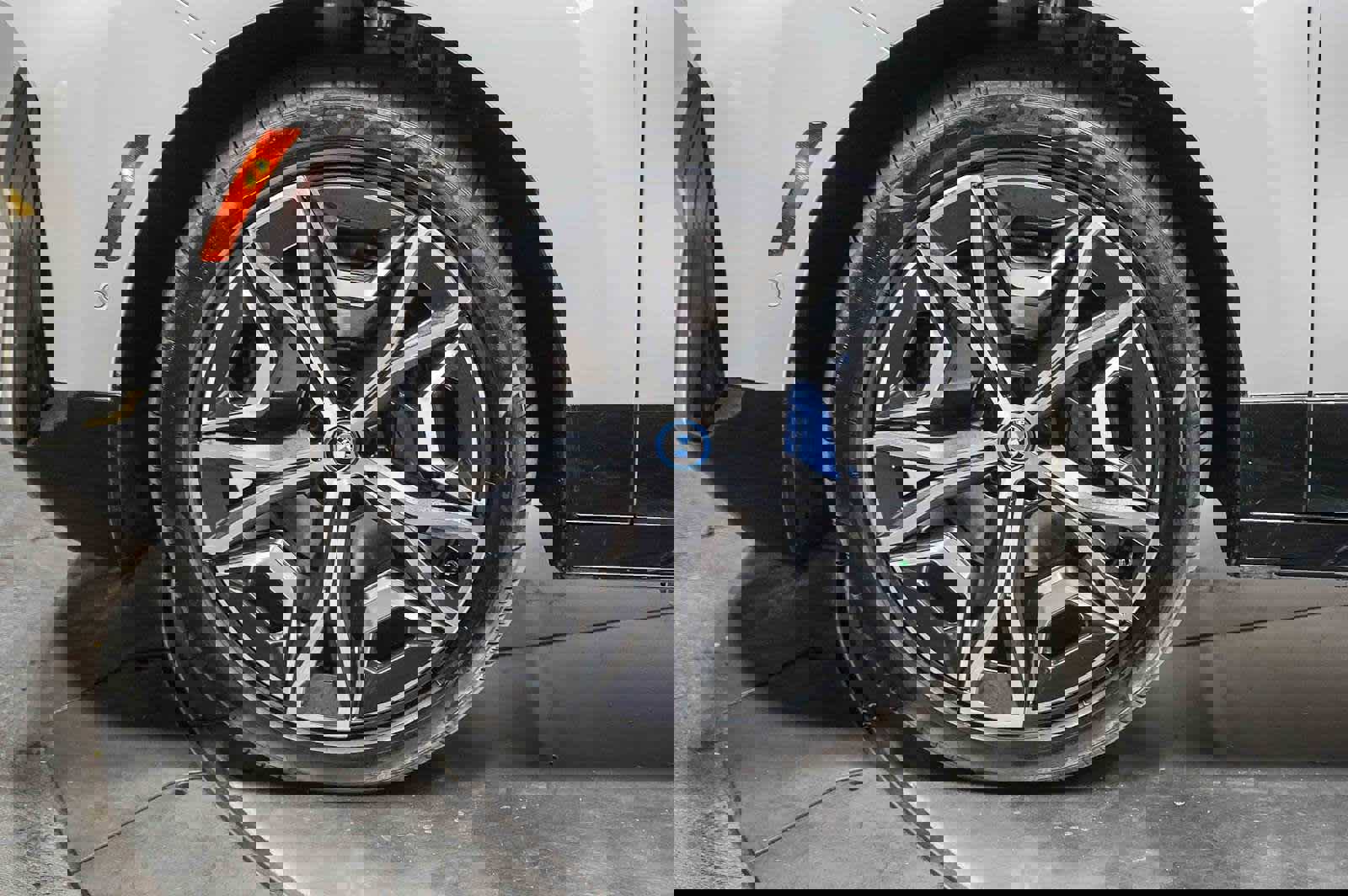 Used 2025 BMW iX xDrive50 w/ Sport Package image 10