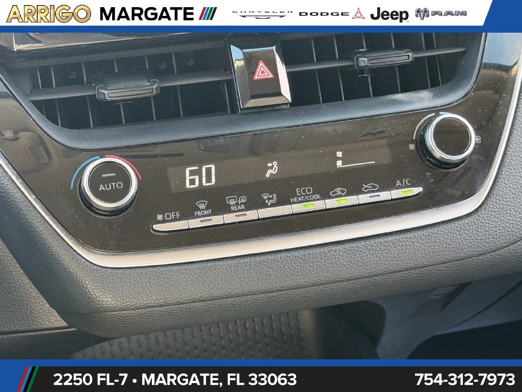Used 2021 Toyota Corolla LE FWD image 25