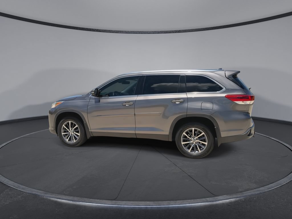 Used 2019 Toyota Highlander XLE FWD image 6