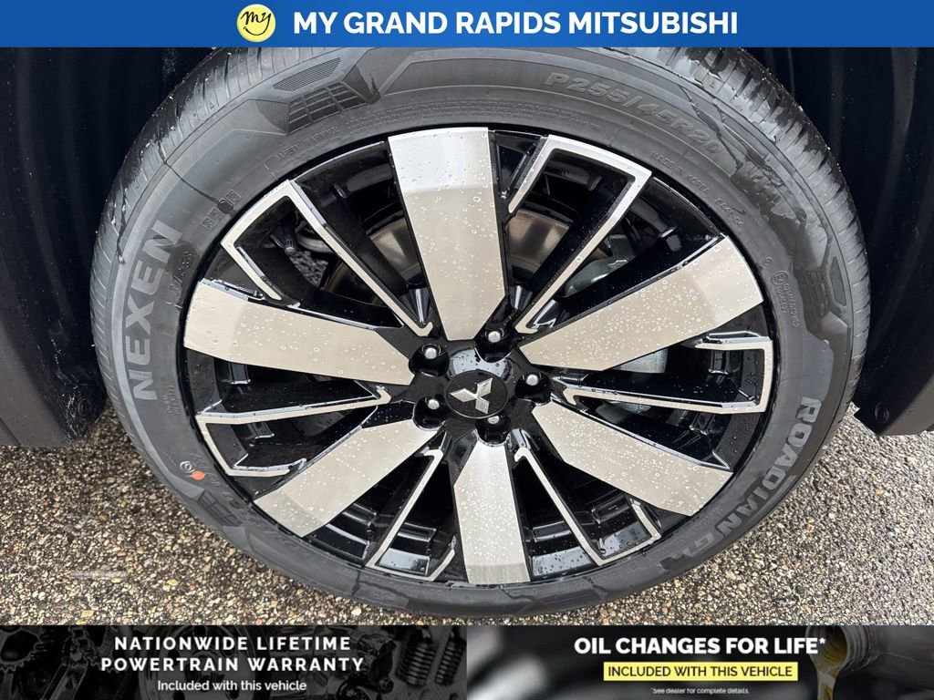 New 2026 Mitsubishi Outlander SE image 18