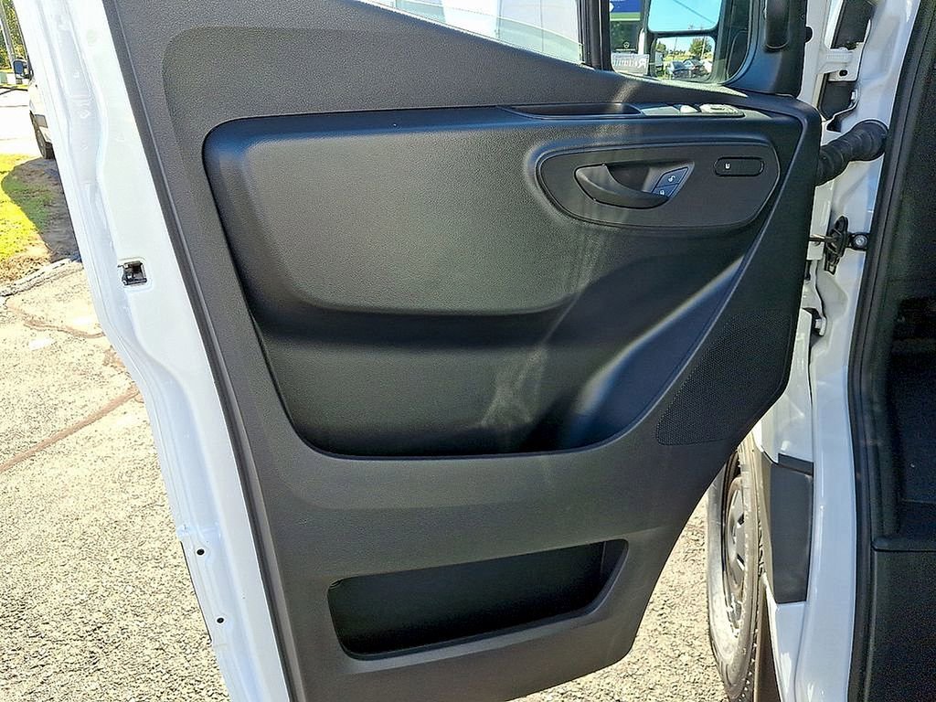 Used 2025 Mercedes-Benz Sprinter 2500 image 12