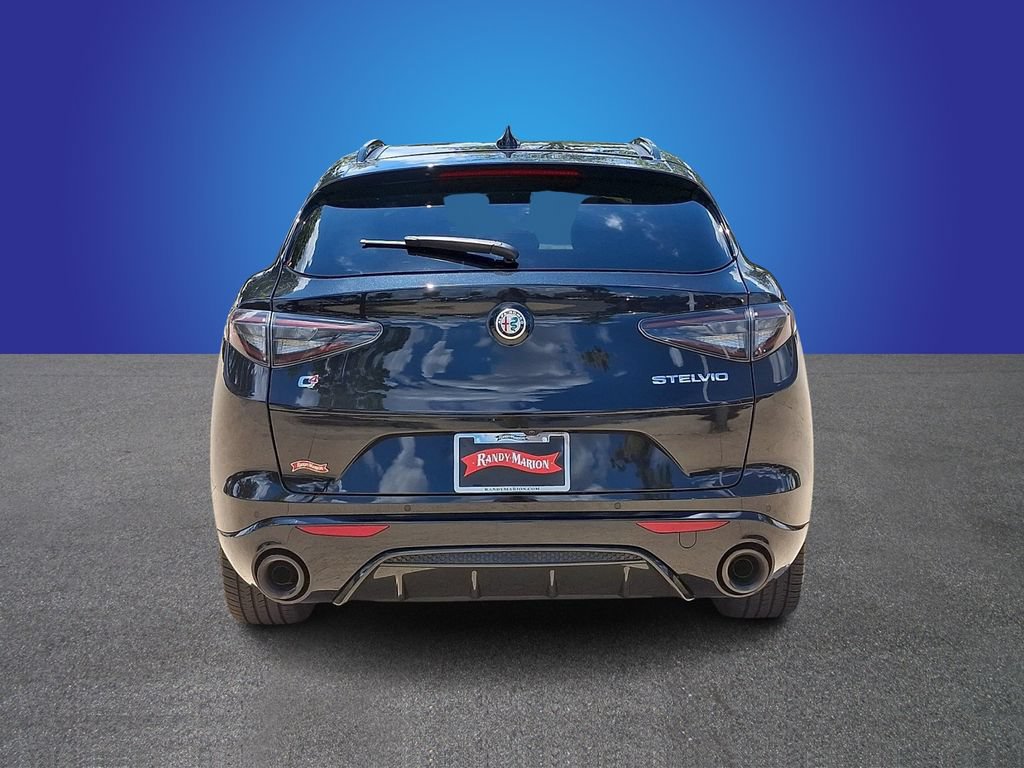 Used 2024 Alfa Romeo Stelvio AWD image 5