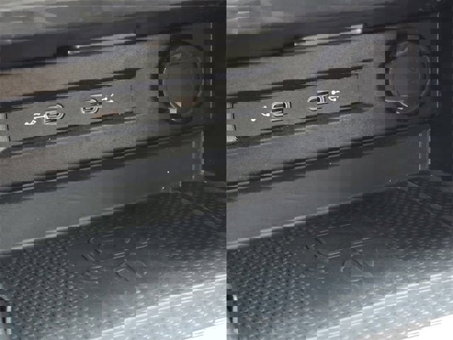 Used 2024 Volkswagen Tiguan SE image 8