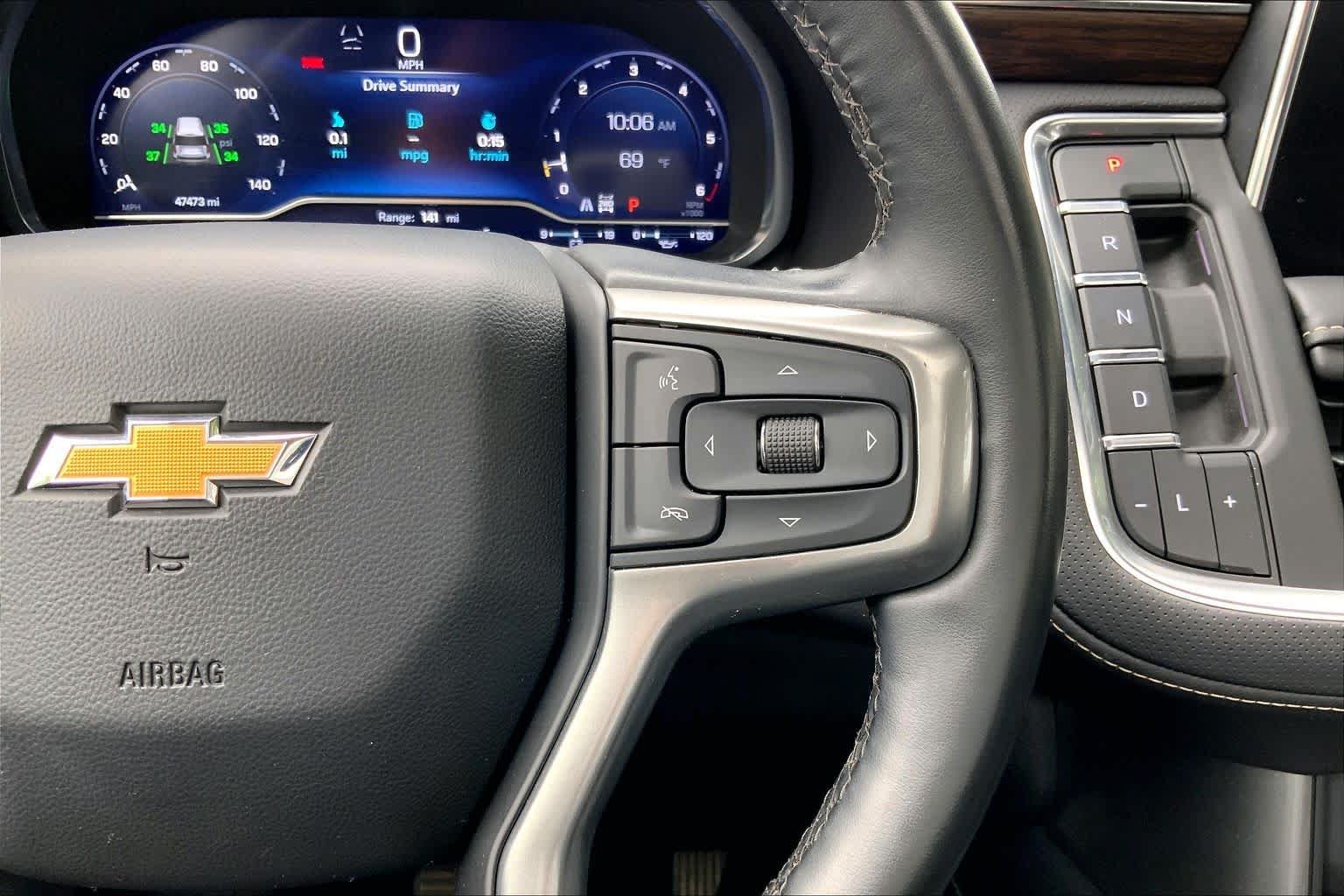 Used 2024 Chevrolet Suburban Premier w/ Premium Package AWD/4WD image 25
