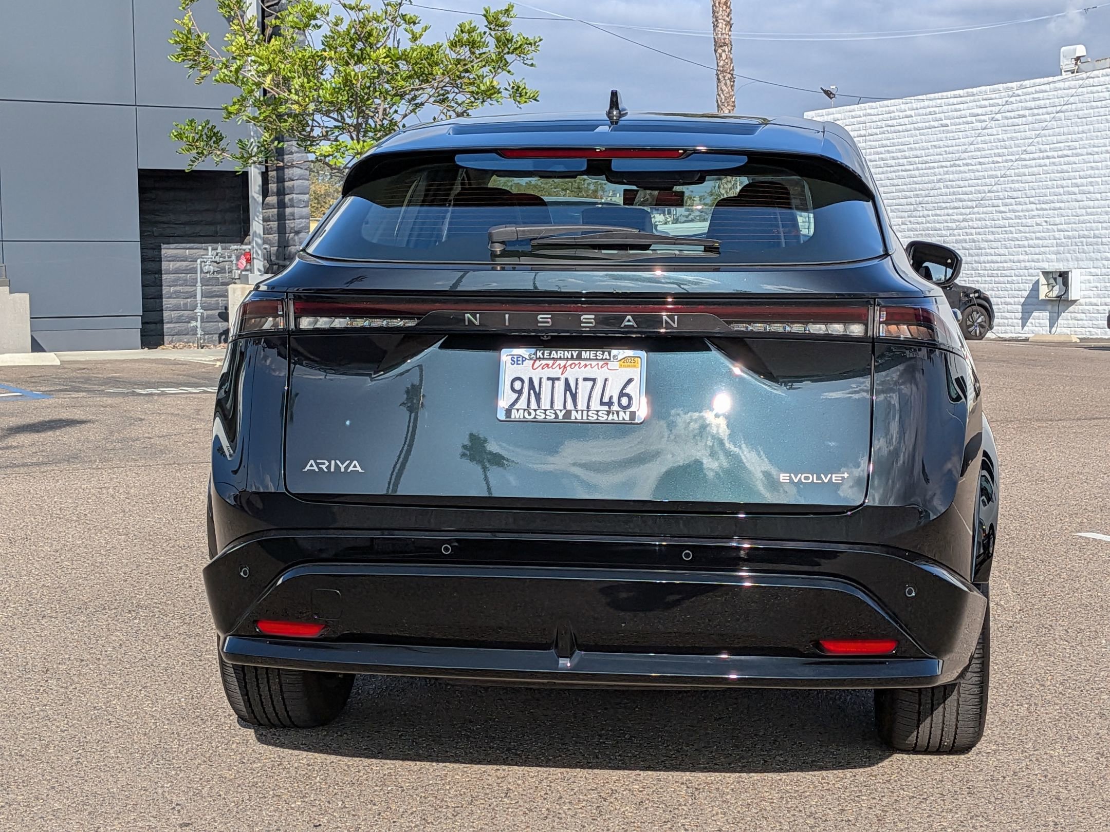 Used 2024 Nissan Ariya FWD image 8