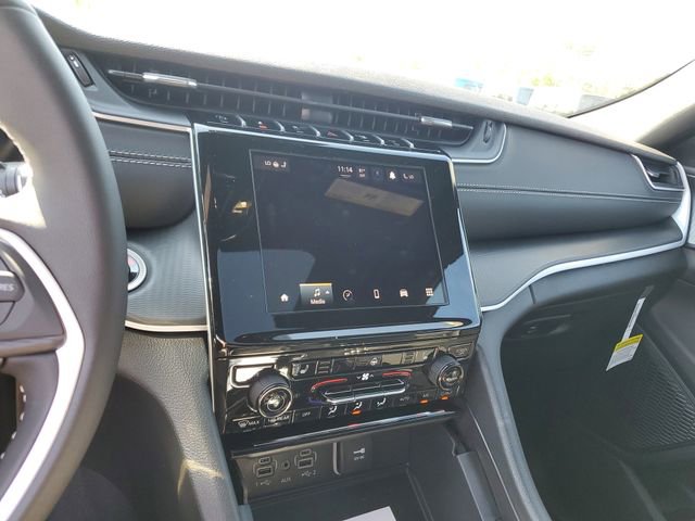 New 2025 Jeep Grand Cherokee L Altitude image 10