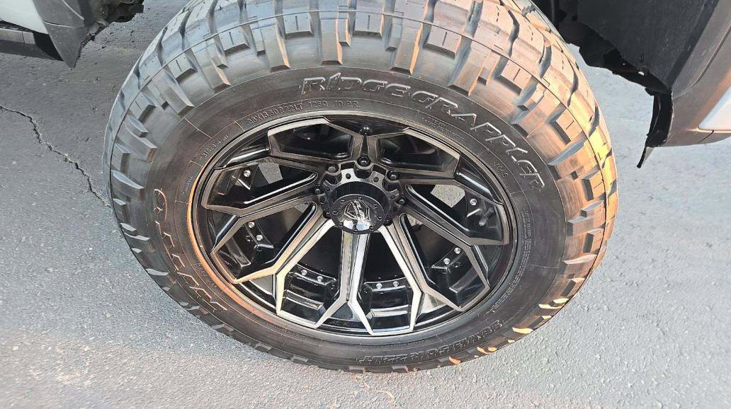 Used 2024 GMC Sierra 2500 AT4 w/ AT4 Premium Plus Package AWD/4WD image 13