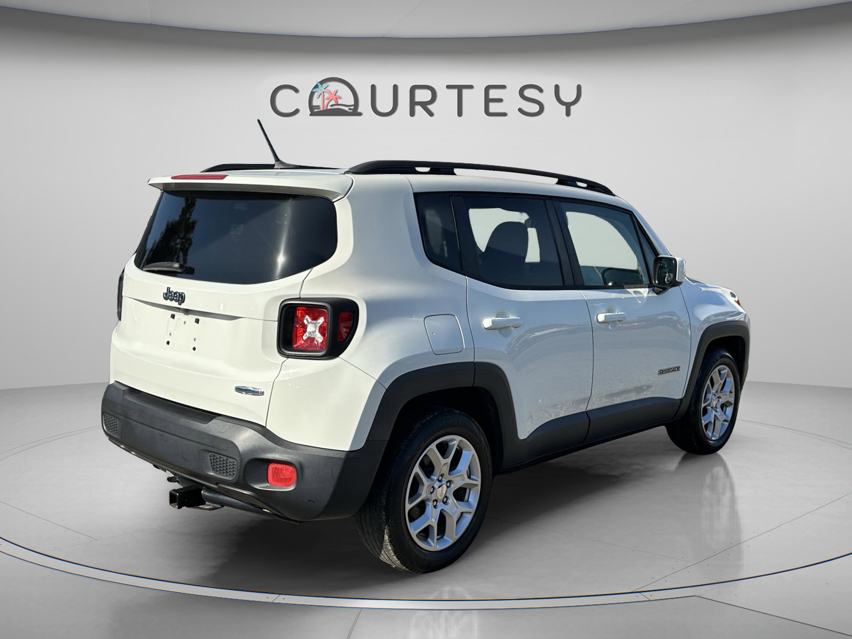 Used 2017 Jeep Renegade Latitude image 5