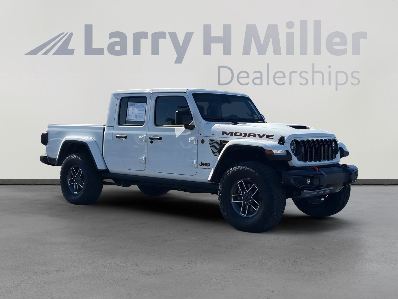 Used 2025 Jeep Gladiator Mojave w/ Convenience Group AWD/4WD image 8