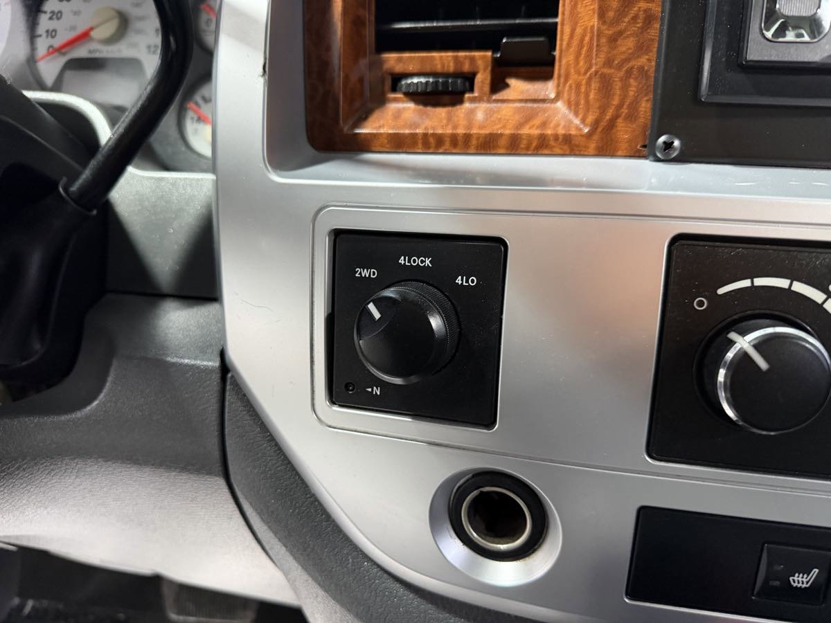 Used 2006 Dodge Ram 2500 Truck Laramie image 17