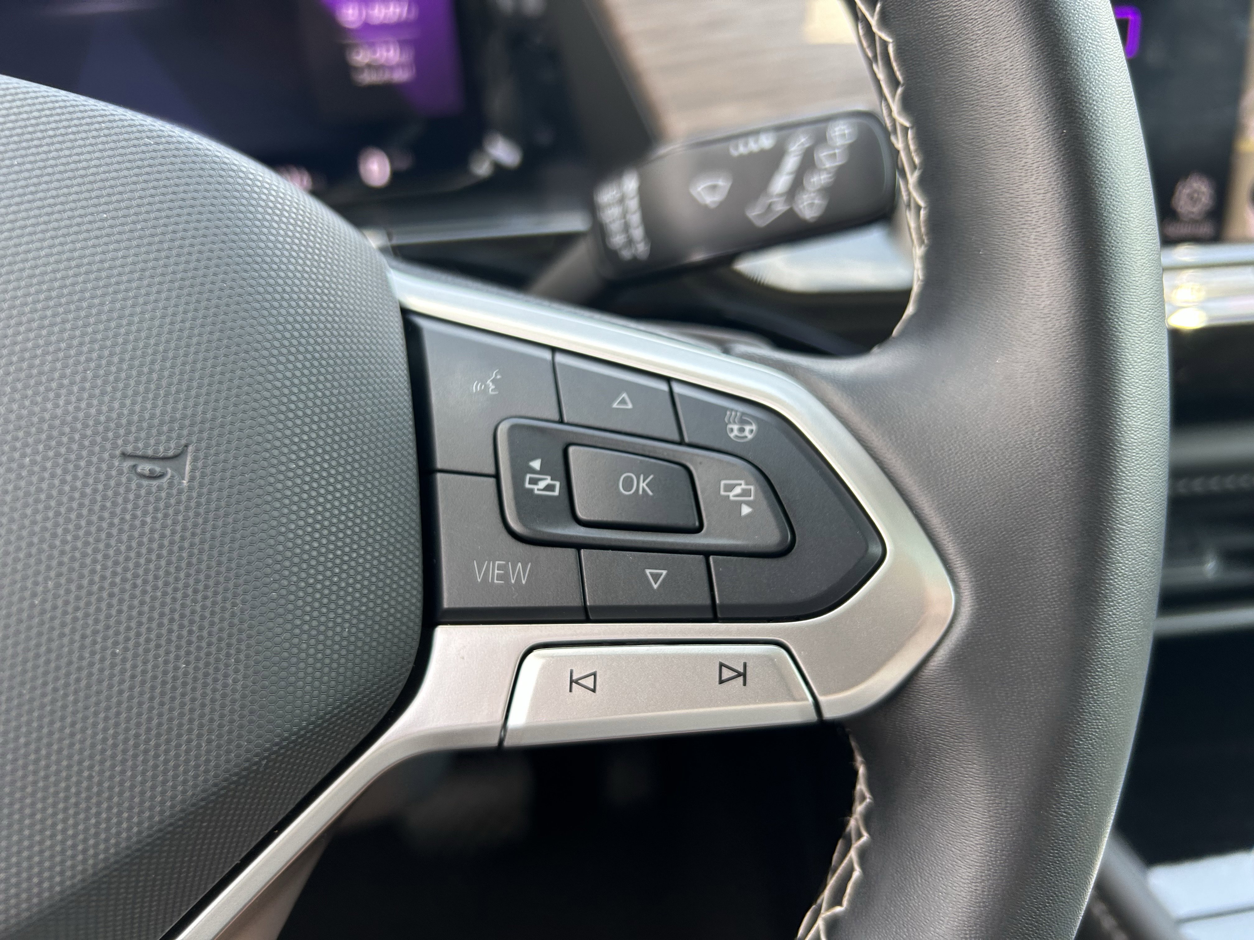 Used 2025 Volkswagen Atlas SEL AWD/4WD image 18