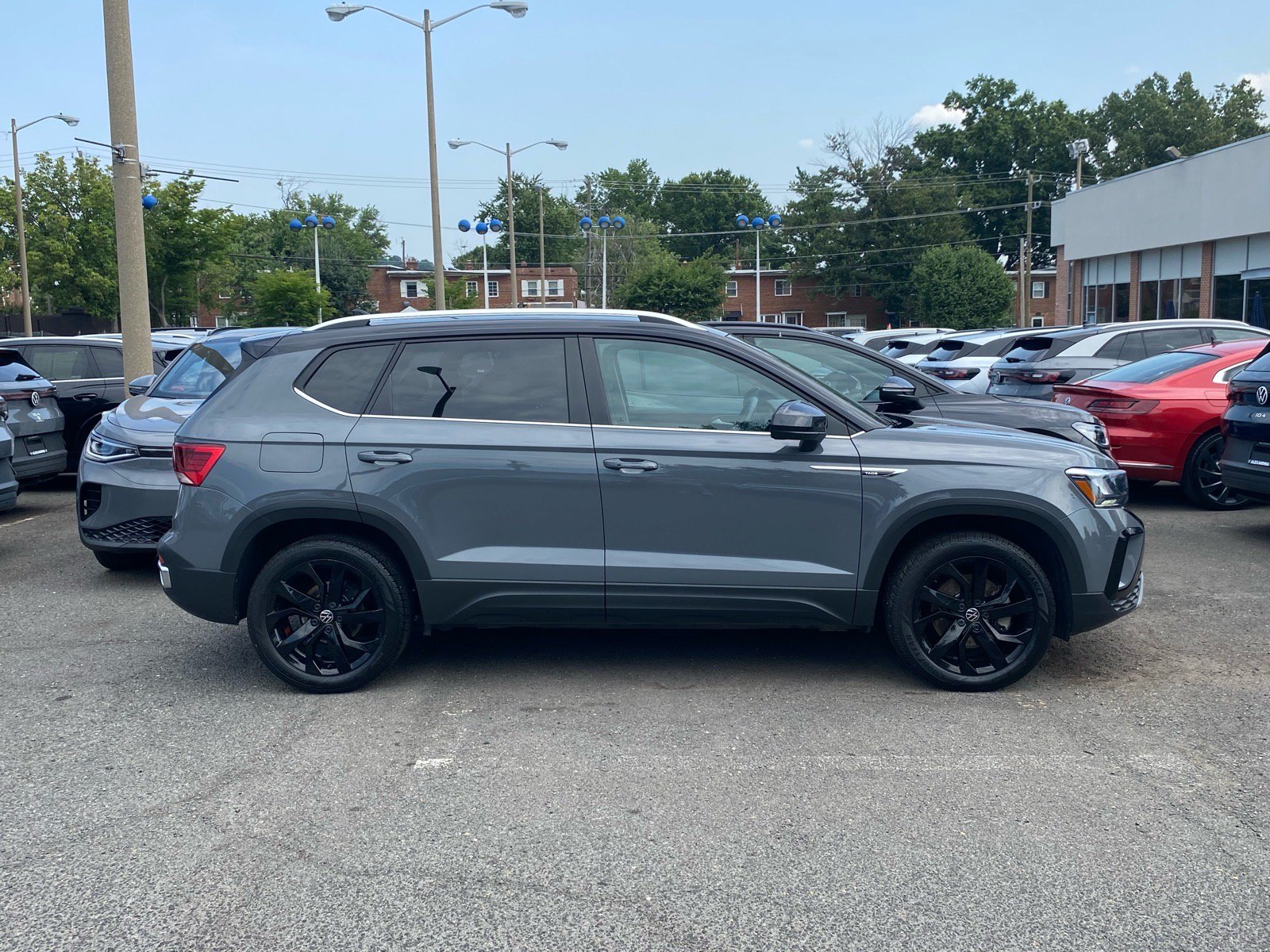 Certified 2023 Volkswagen Taos SE w/ Panoramic Sunroof Package FWD image 2