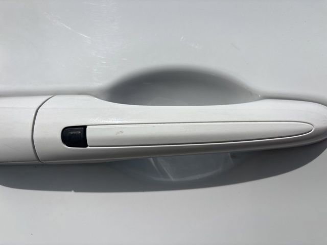 Used 2023 Chrysler Pacifica Touring-L FWD image 6