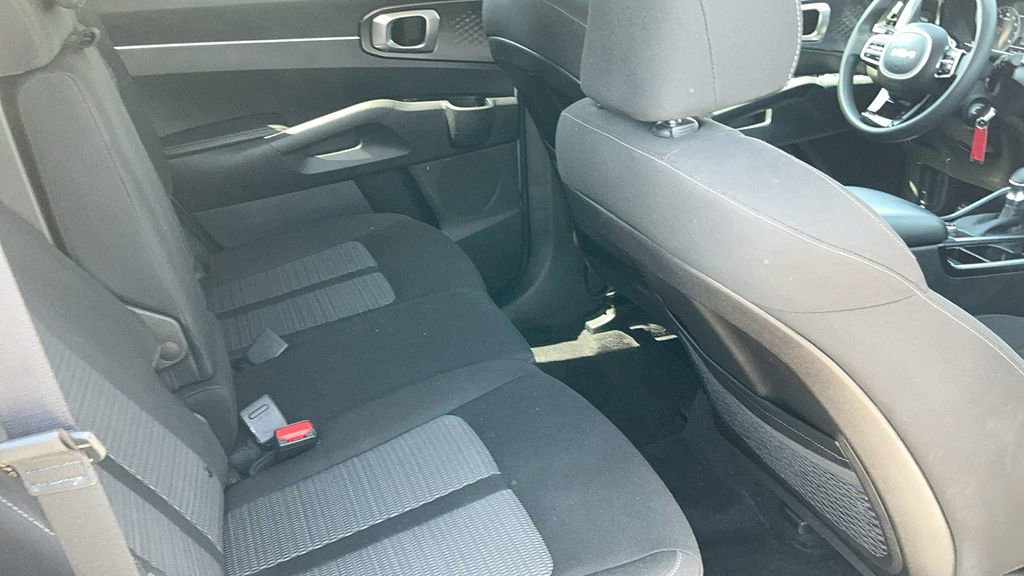 Certified 2023 Kia Sorento LX image 18