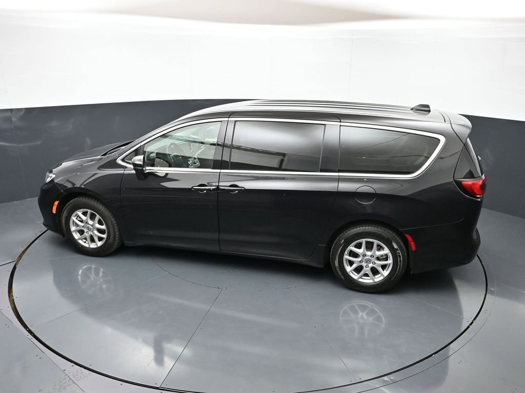 Used 2023 Chrysler Pacifica Touring-L FWD image 38