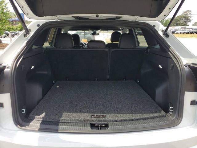 Certified 2025 Volkswagen Atlas Cross Sport SE FWD image 8