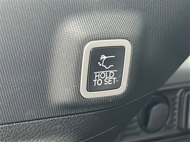Used 2023 Jeep Grand Cherokee Summit AWD/4WD image 31