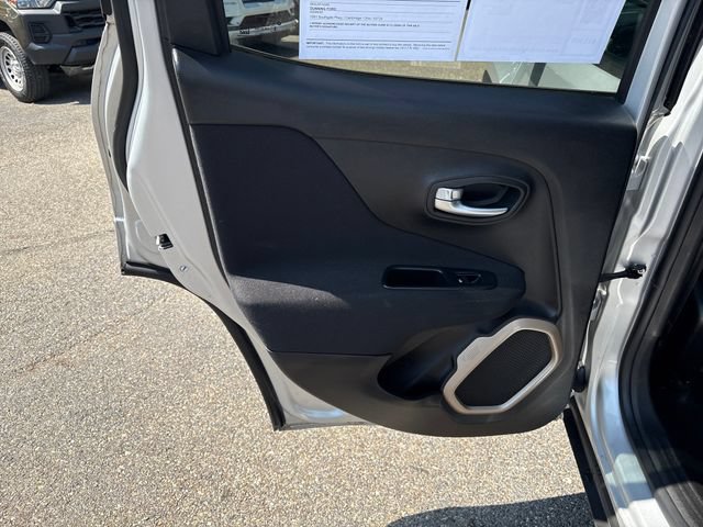Used 2017 Jeep Renegade Latitude FWD image 19