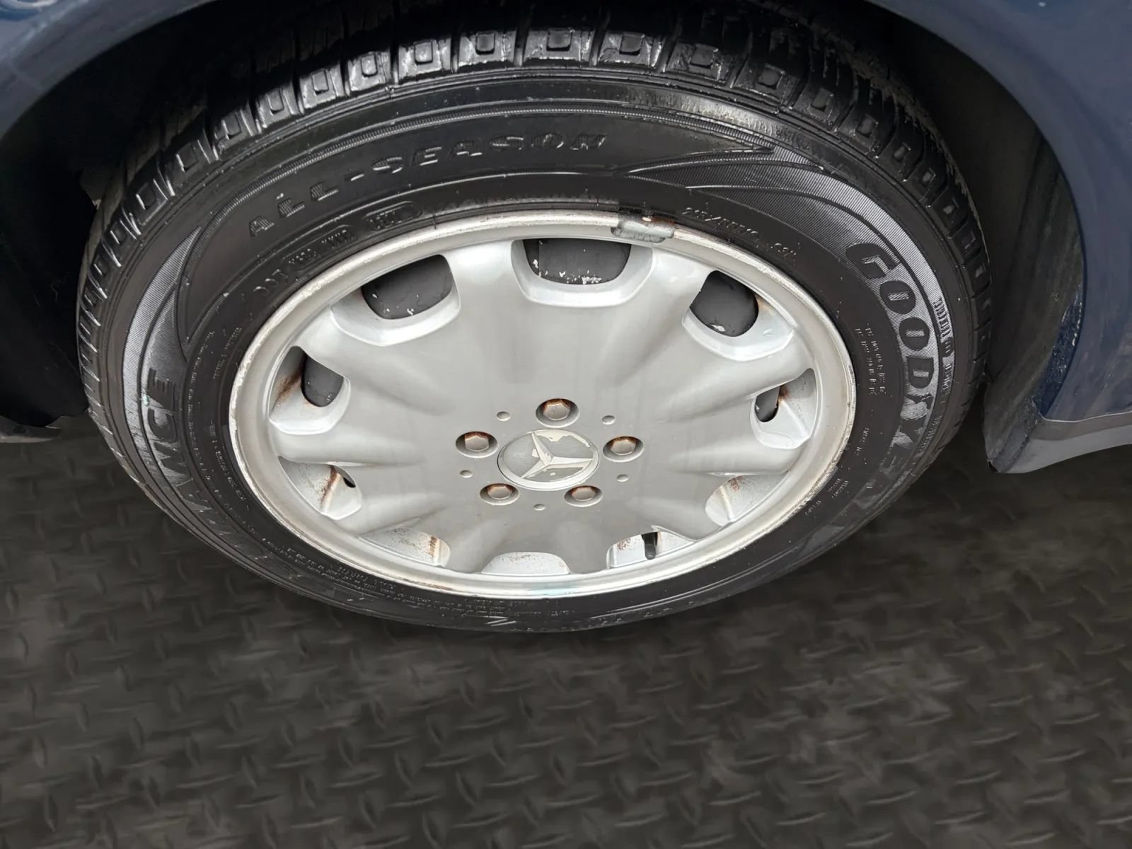 Used 1999 Mercedes-Benz E 320 Sedan image 36