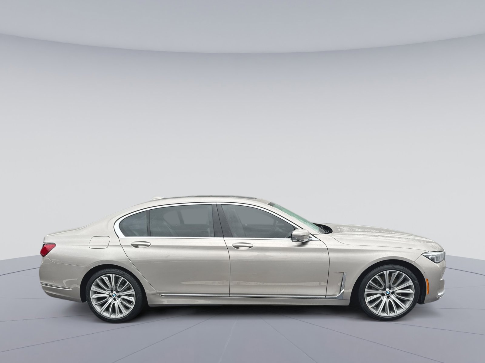 Used 2021 BMW 750i xDrive w/ Executive Package image 34
