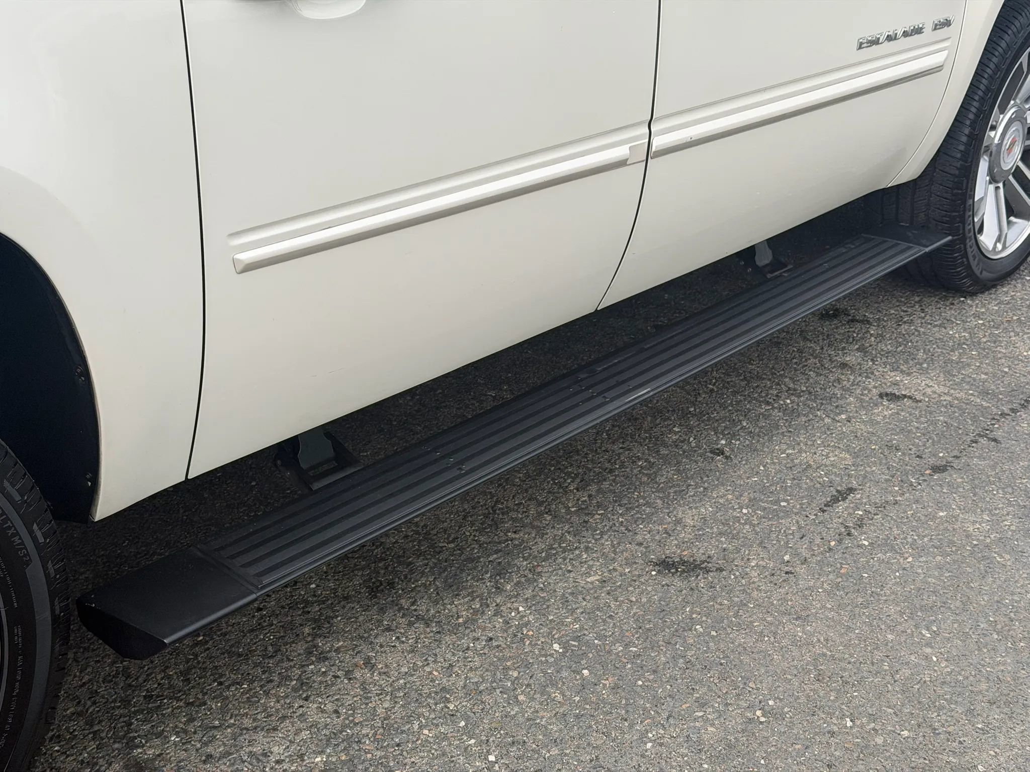 Used 2014 Cadillac Escalade ESV Premium AWD/4WD image 8