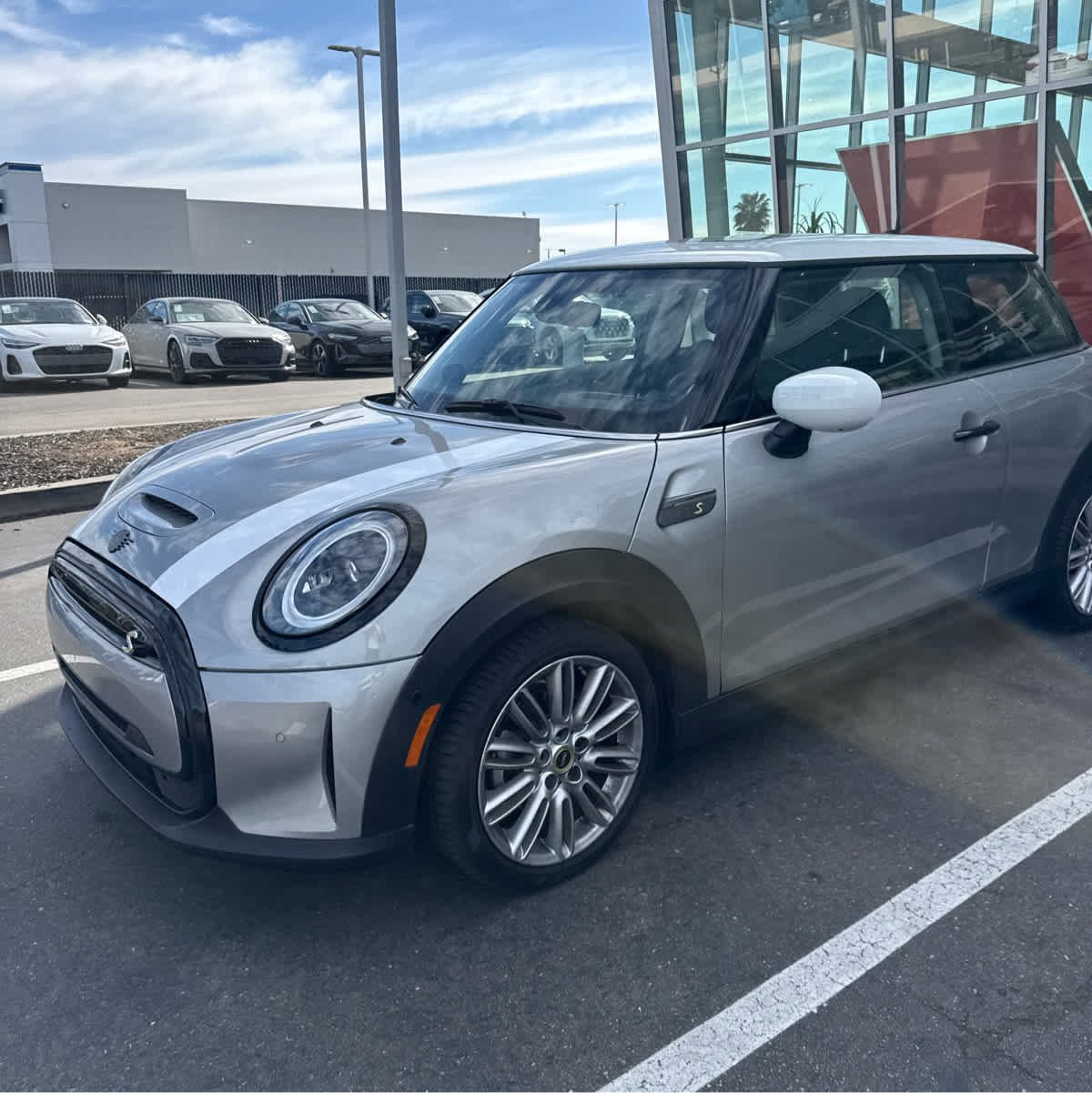 Used 2024 MINI Cooper SE image 2