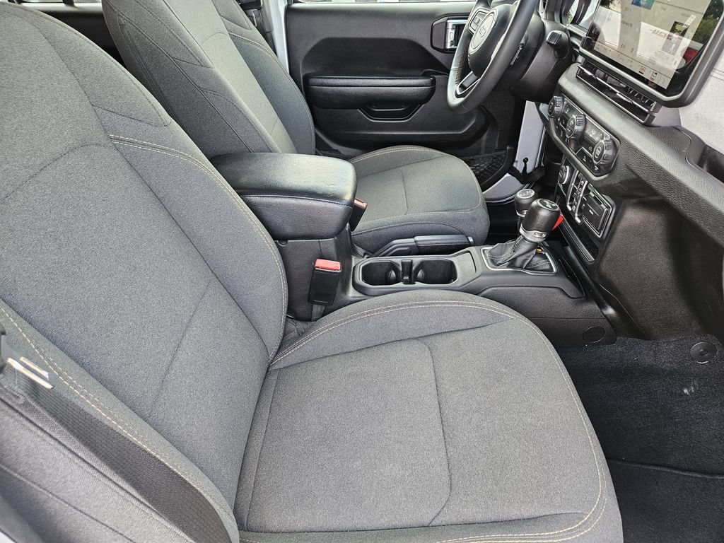 Used 2024 Jeep Wrangler Unlimited Sport AWD/4WD image 14