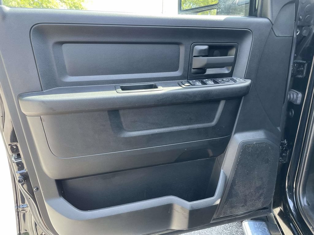Used 2024 RAM 3500 Tradesman w/ Chrome Appearance Group AWD/4WD image 16