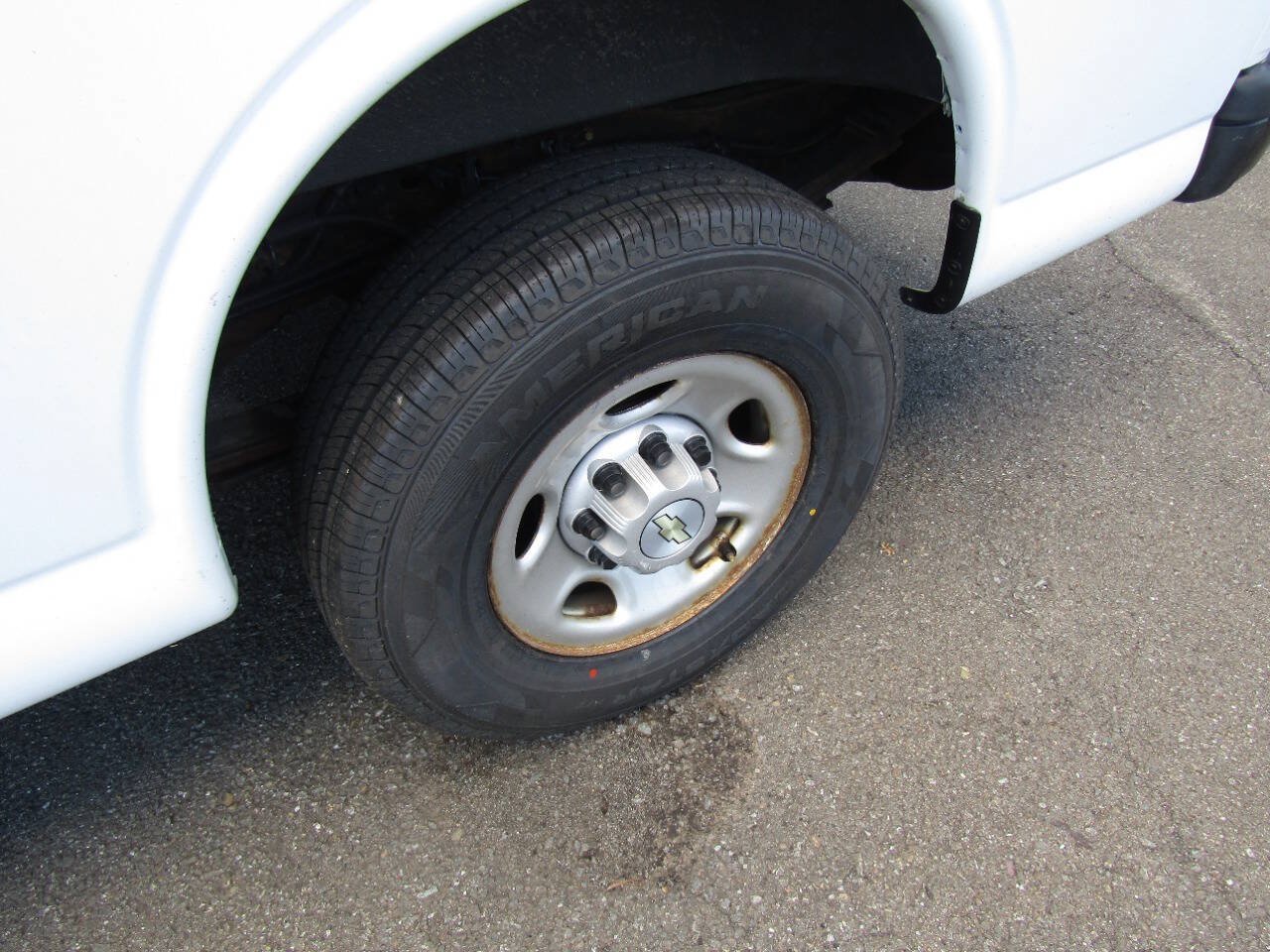 Used 2021 Chevrolet Express 2500 w/ Driver Convenience Package RWD image 24