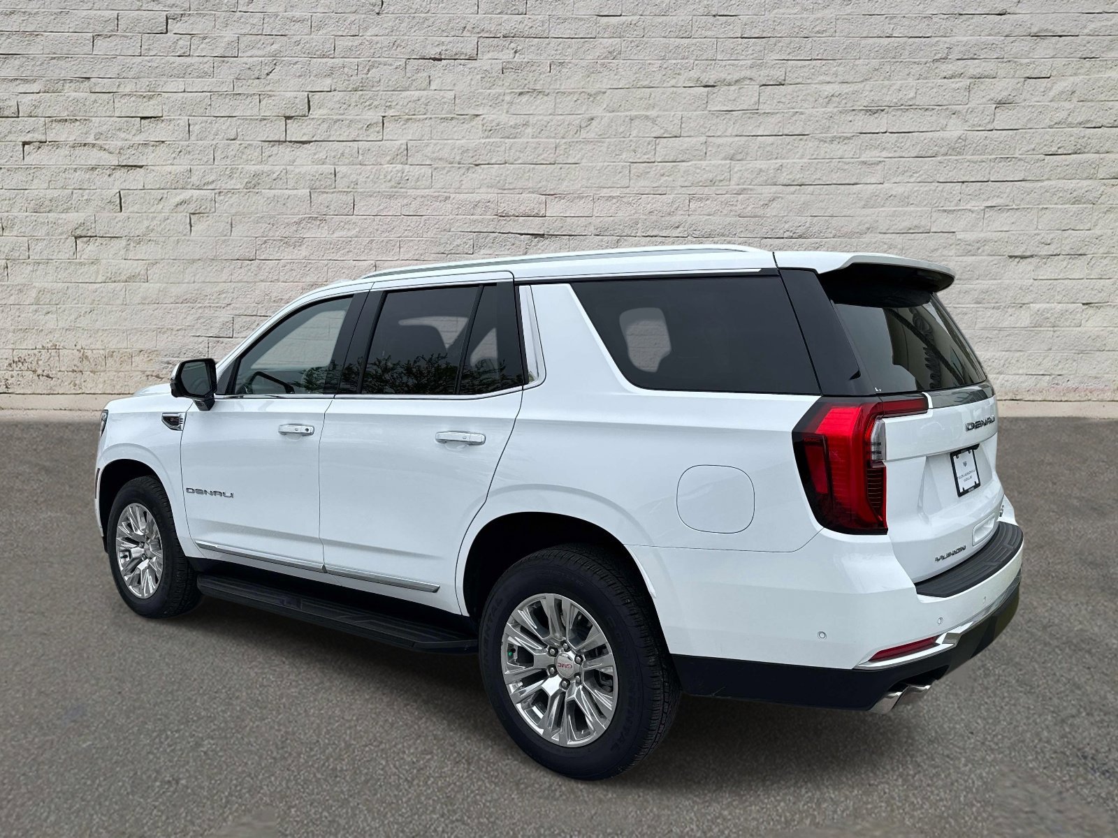 Used 2025 GMC Yukon Denali AWD/4WD image 3