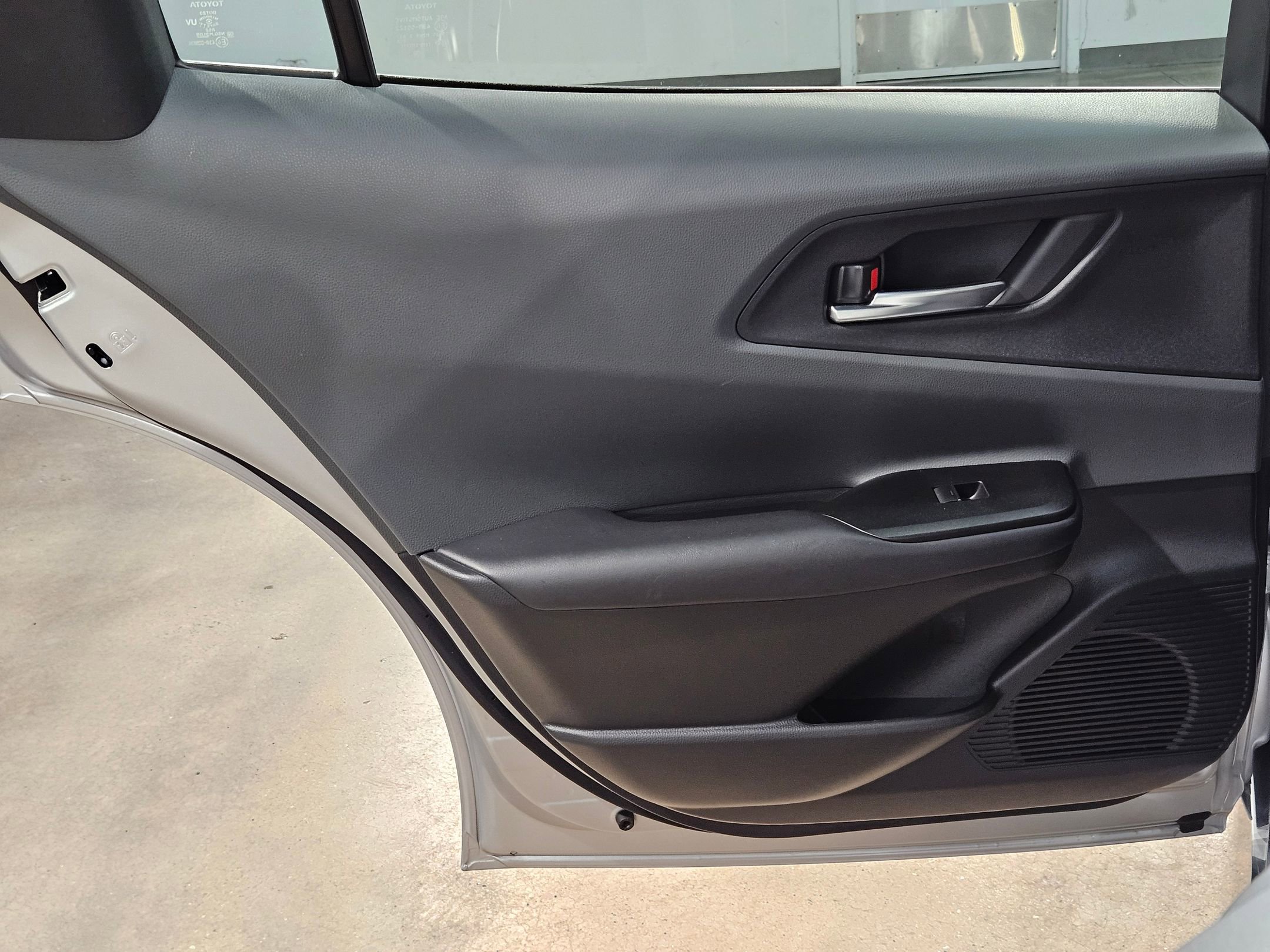 Used 2025 Toyota Prius Limited w/ Limited Premium Package FWD image 34