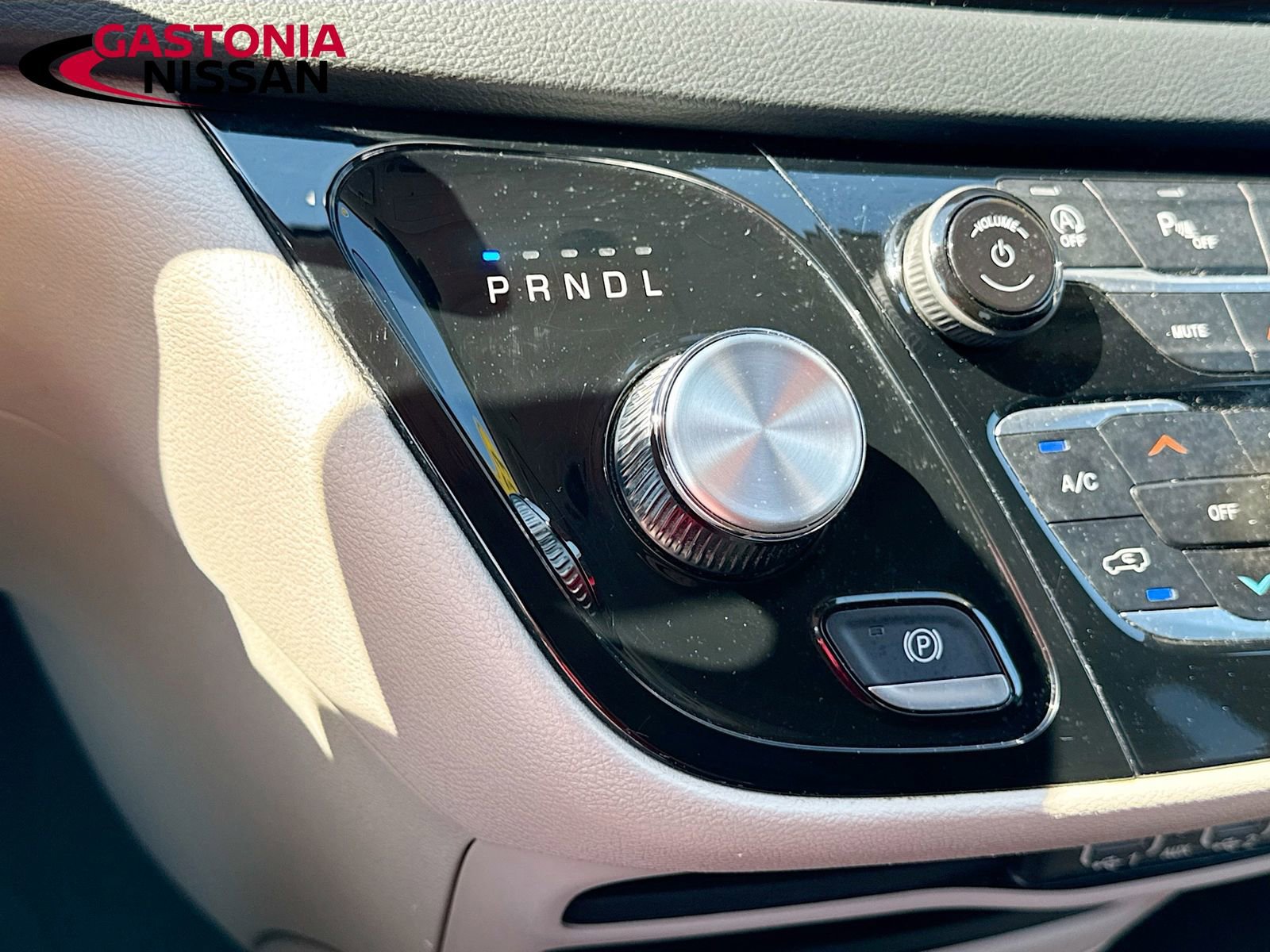 Used 2023 Chrysler Pacifica Touring-L FWD image 21