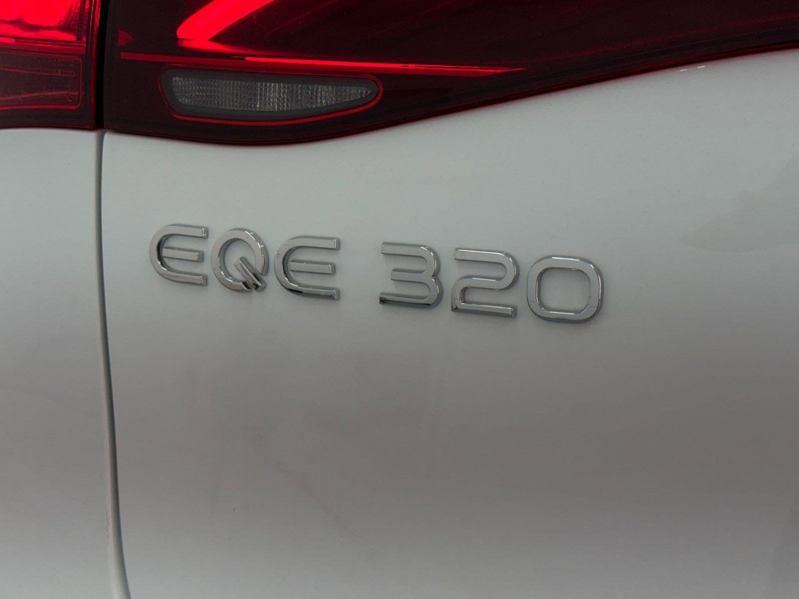 New 2026 Mercedes-Benz EQE 320 4MATIC SUV image 21