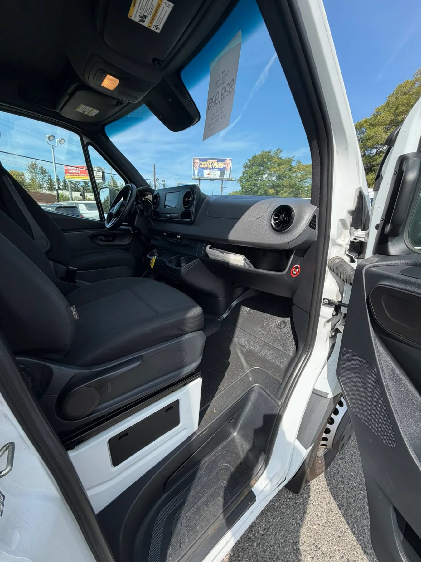 Used 2019 Freightliner Sprinter 3500 w/ Premium Package RWD image 29
