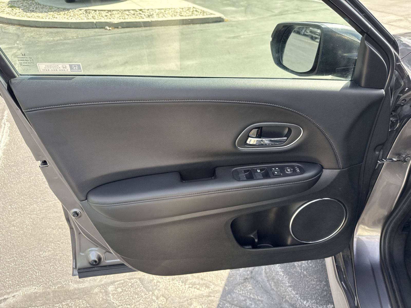 Used 2019 Honda HR-V Touring image 11